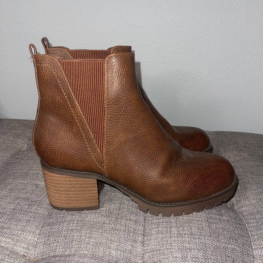 MIA Jody Ribbed Block Heel Chelsea Boot